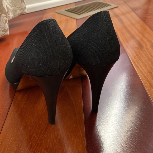Elegant Brown’s black stilettos - Picture 4 of 7
